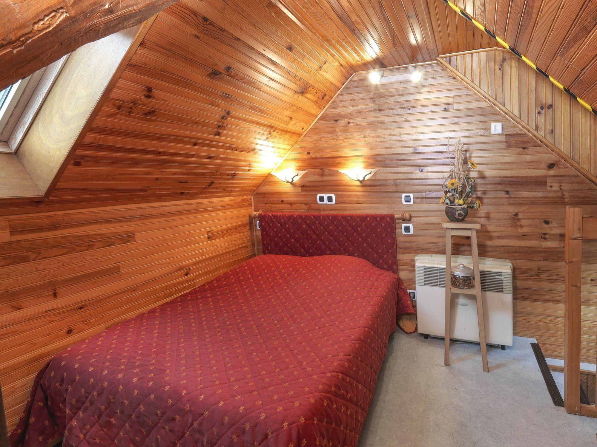 Auberge De L'Isard Saint-Denis  Kültér fotó