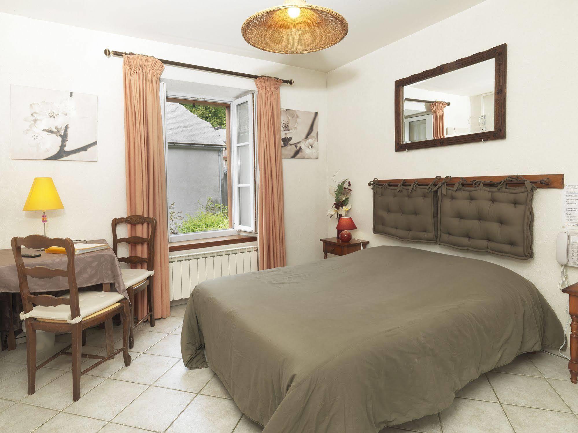 Auberge De L'Isard Saint-Denis  Kültér fotó